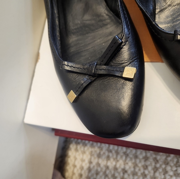 Louis Vuitton "Uniformes" Black Ballet Flats Gold LV Bow Sz. 7/37 Ret. $895 - Picture 7 of 11